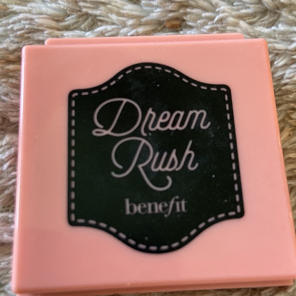 Benefit makeup. - Picture 3 of 14